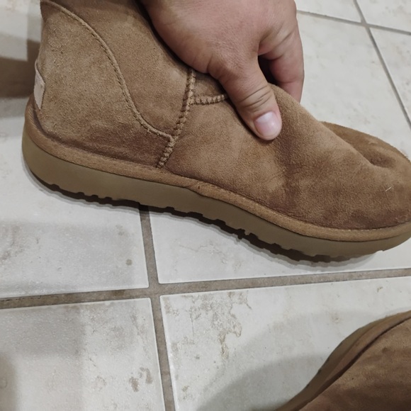 UGG Women's Classic Il Boot Chestnut Short Boots
1017703K Size 10 - Picture 5 of 9